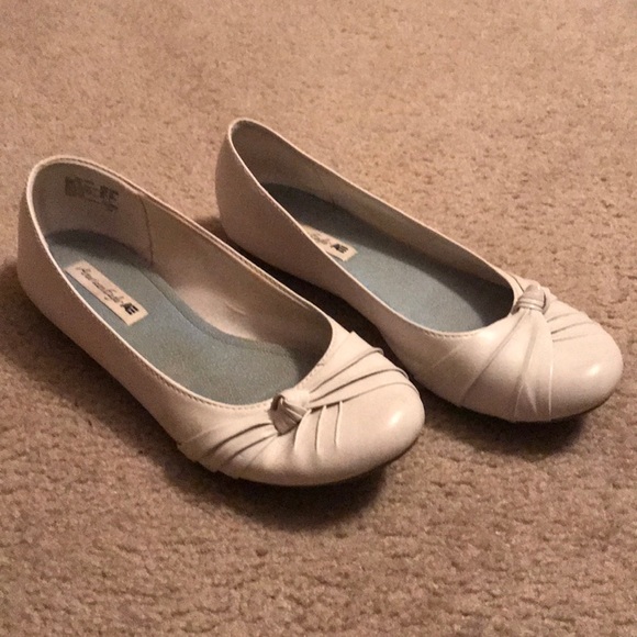 American Eagle By Payless Shoes White Ballet Flats With